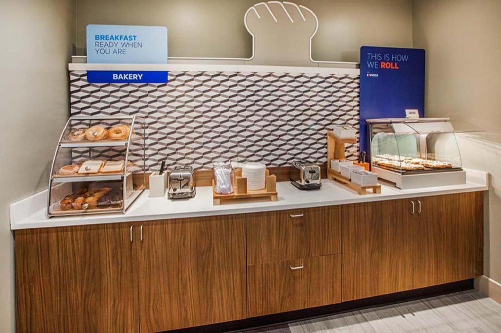 Holiday Inn Express Crockett By Ihg Esterno foto