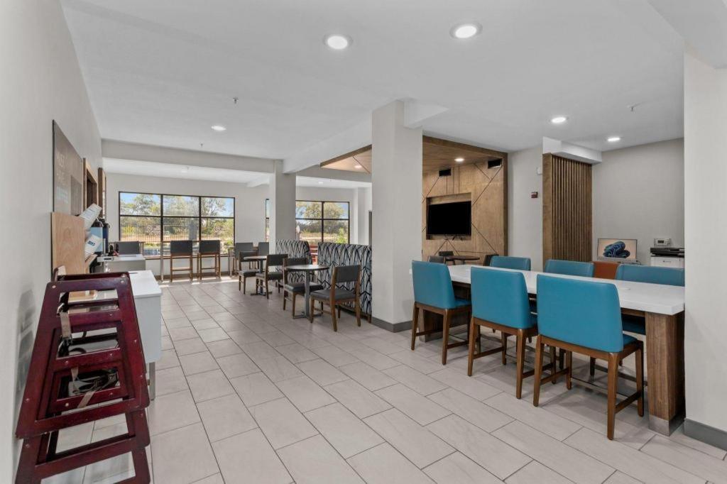 Holiday Inn Express Crockett By Ihg Esterno foto