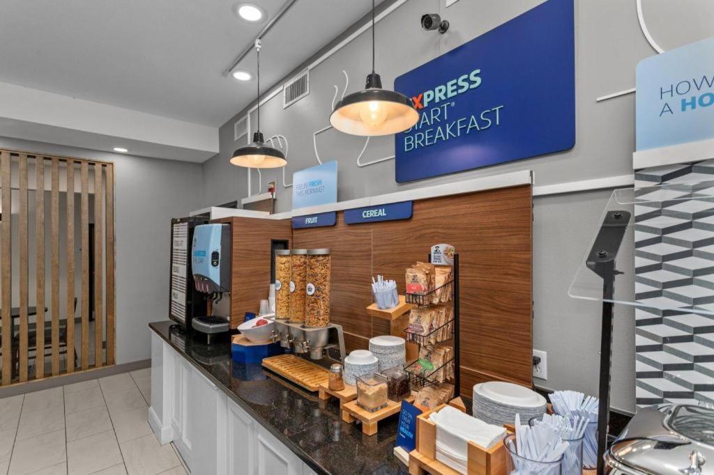 Holiday Inn Express Crockett By Ihg Esterno foto