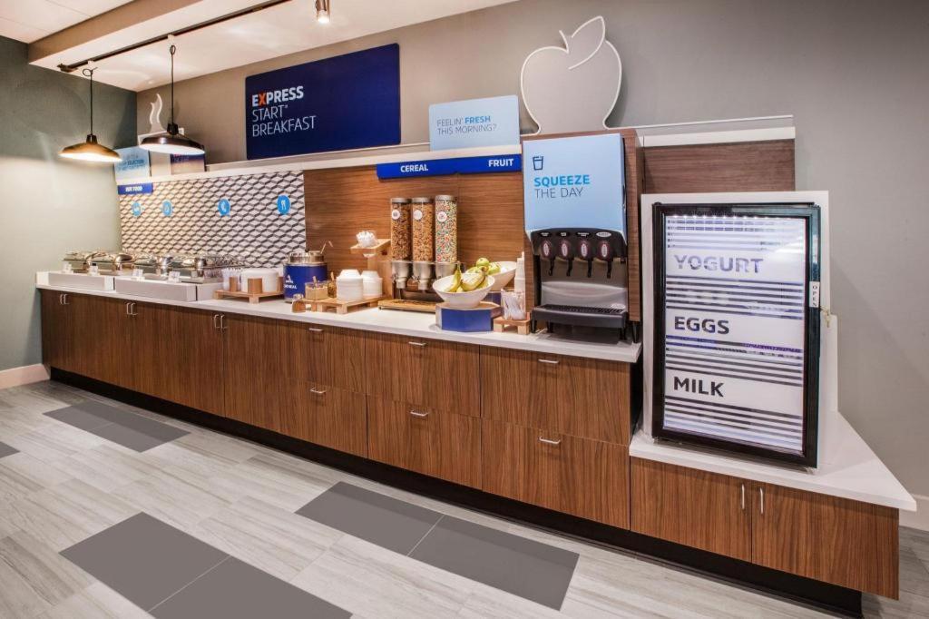 Holiday Inn Express Crockett By Ihg Esterno foto