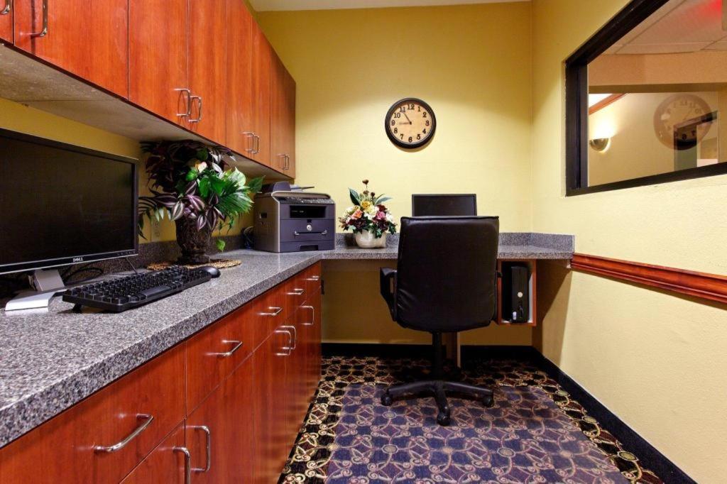 Holiday Inn Express Crockett By Ihg Esterno foto