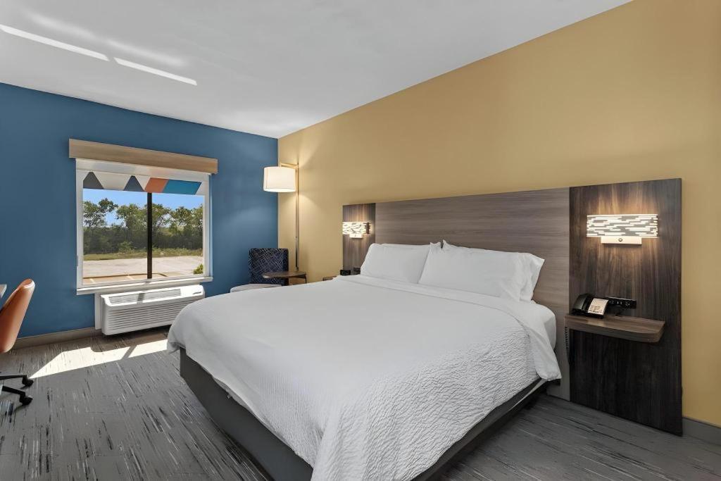 Holiday Inn Express Crockett By Ihg Esterno foto