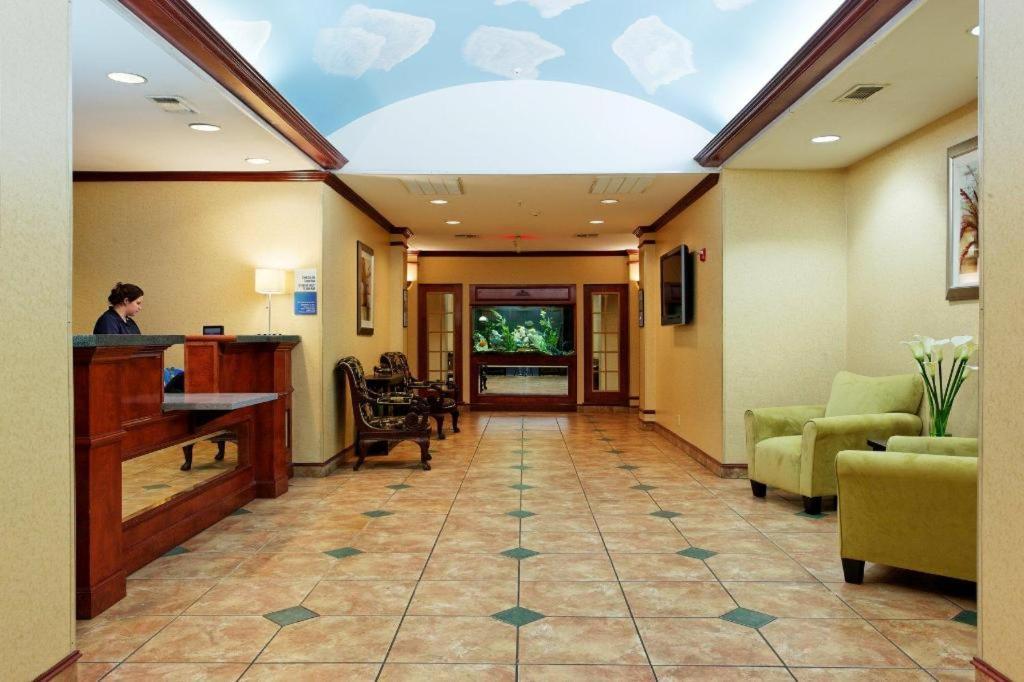 Holiday Inn Express Crockett By Ihg Esterno foto